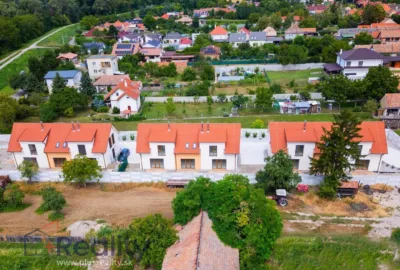 ZNÍŽENÁ CENA I Rodinný dom v uzavretom obytnom komplexe v obci Vojka nad Dunajom na predaj!