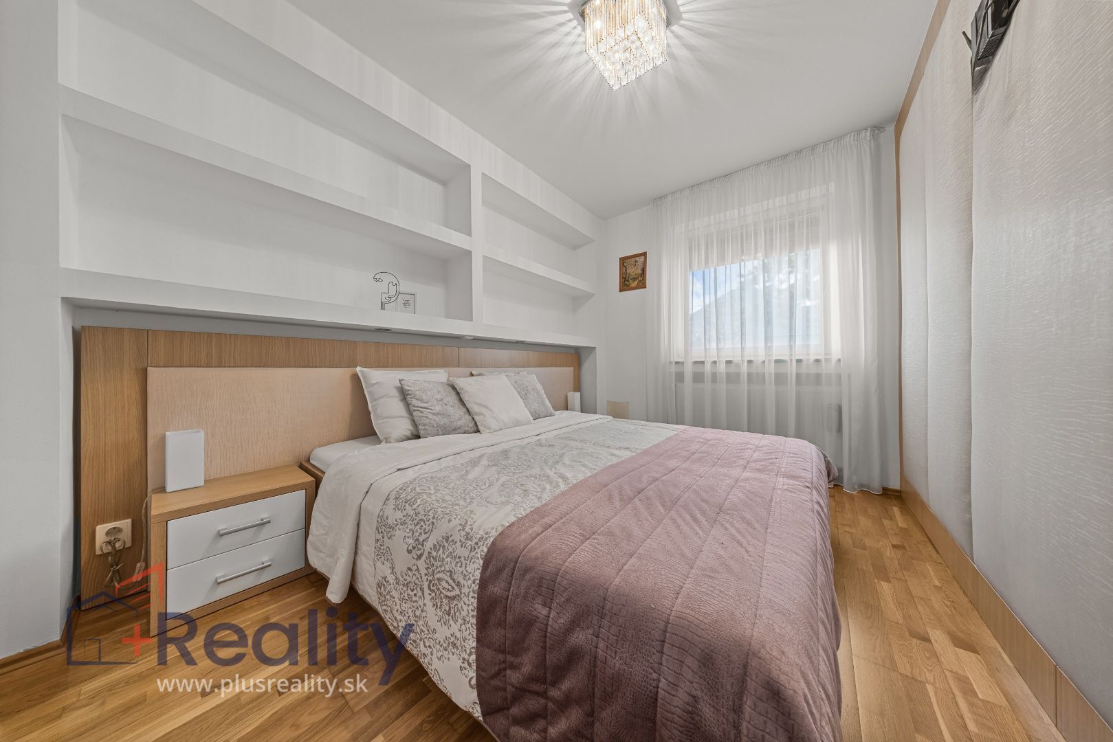 Dvojpodlažný rodinný dom s veľkým pozemkom v obci Topoľníky na predaj!