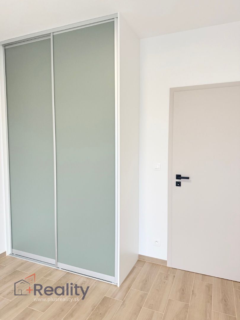 Krásny, nový 3 izbový byt s balkónom a s dvomi parkovacími státiami v meste Dunajská Streda na predaj!