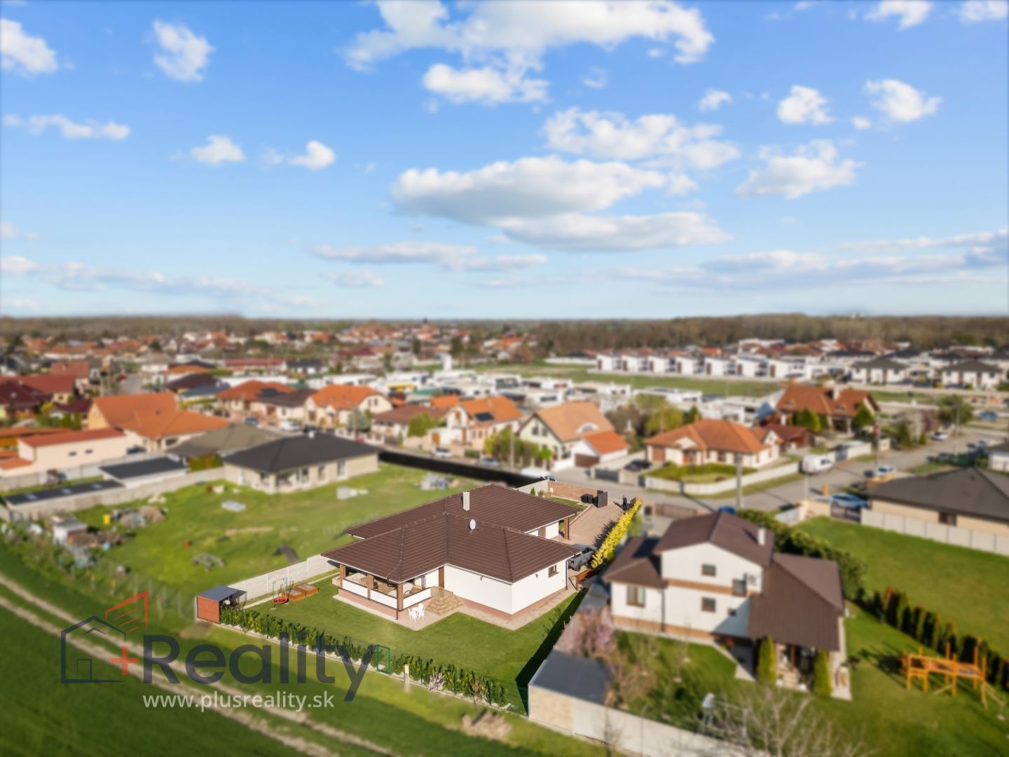 Luxusný rodinný dom v obci Dolný Bar na predaj!