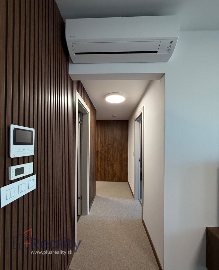 Moderne zariadený 2 izbový byt s balkónom v rezidenčnej novostavbe EUROVEA TOWER, v mestskej časti Bratislava Staré Mesto na prenájom!