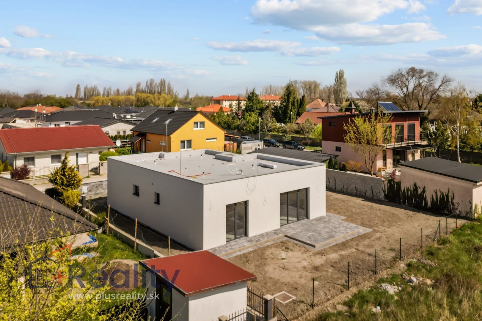 Moderný štvorizbový rodinný dom v obci Michal na Ostrove na predaj!