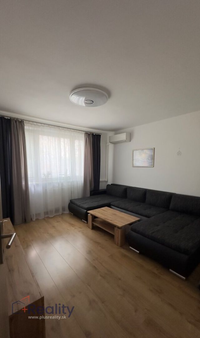 Pekný 3 izbový byt v mestskej časti Bratislava Petržalka na Beňadickej ulici na prenájom!