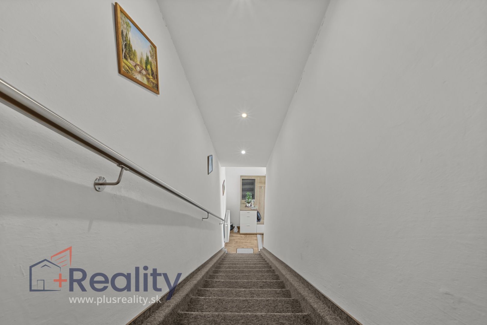 PLUS REALITY Trojizbový byt so záhradou a garážou v meste Veľký Meder na predaj!