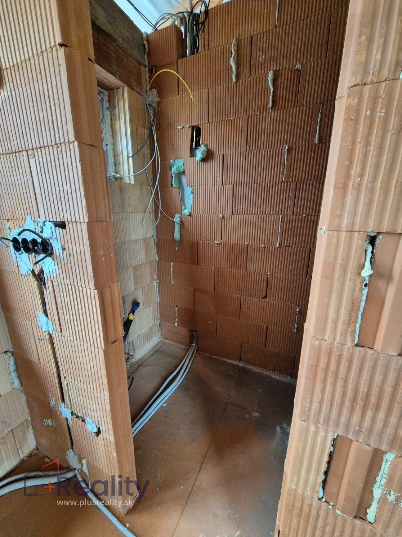 REZERVOVANÉ I 4 izbový dom / bungalov, v štádiu výstavby v obci Povoda na predaj!