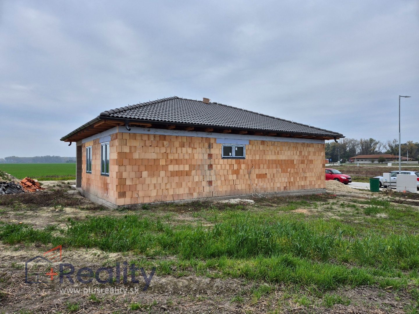 REZERVOVANÉ I 4 izbový dom / bungalov, v štádiu výstavby v obci Povoda na predaj!