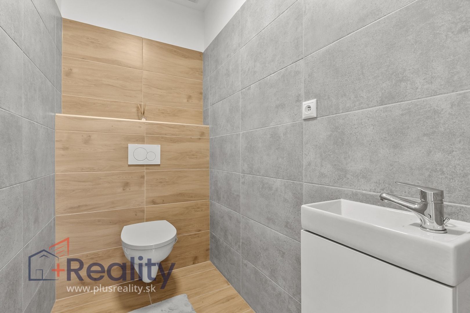 REZERVOVANÉ | Luxusne zariadený rodinný dom v obci Kráľovičove Kračany na predaj!