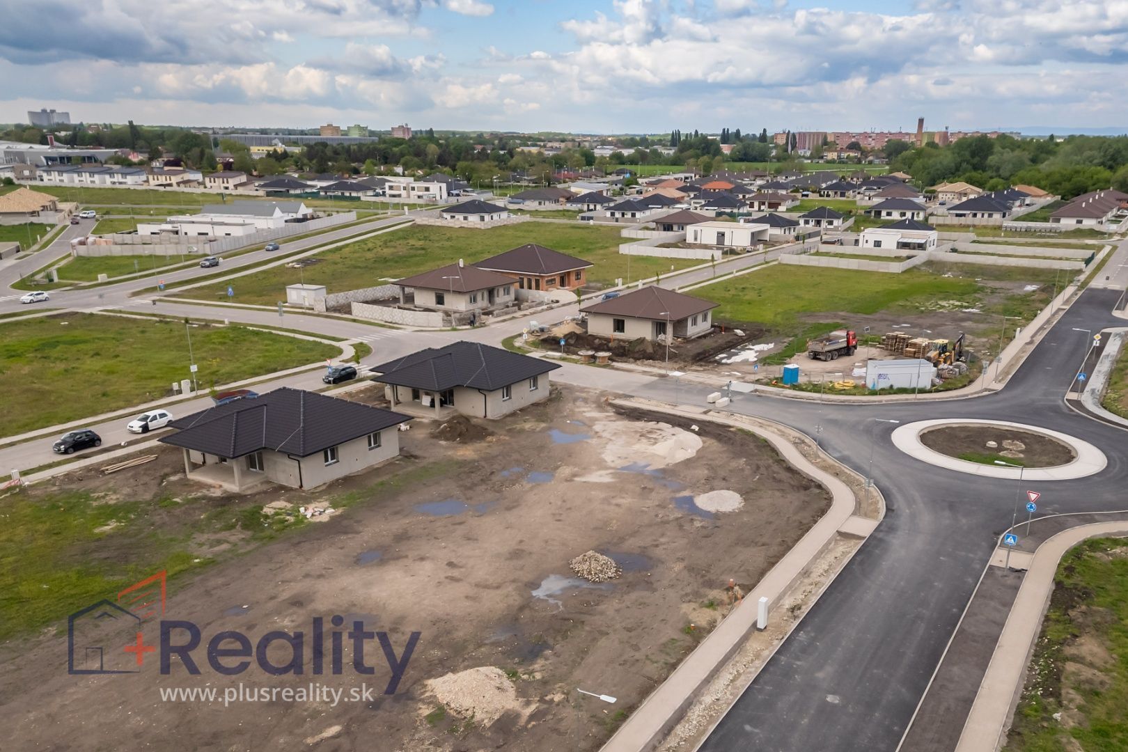 REZERVOVANÉ | Nízkoeneregetický štvorizbový rodinný dom s tepelným čerpadlom v meste Dunajská Streda na predaj!