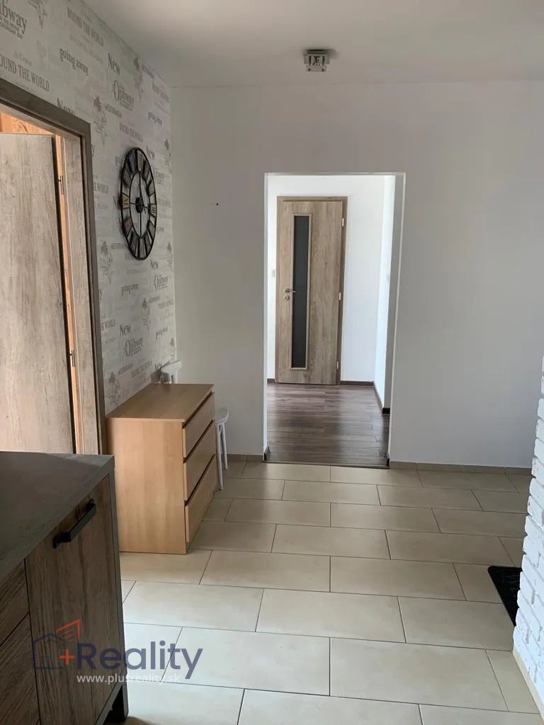 REZERVOVANÉI Zrekonštruovaný 3 izbový byt s balkónom v úplnom centre mesta Dunajská Streda na predaj!