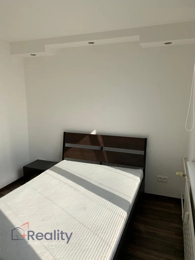 REZERVOVANÉI Zrekonštruovaný 3 izbový byt s balkónom v úplnom centre mesta Dunajská Streda na predaj!