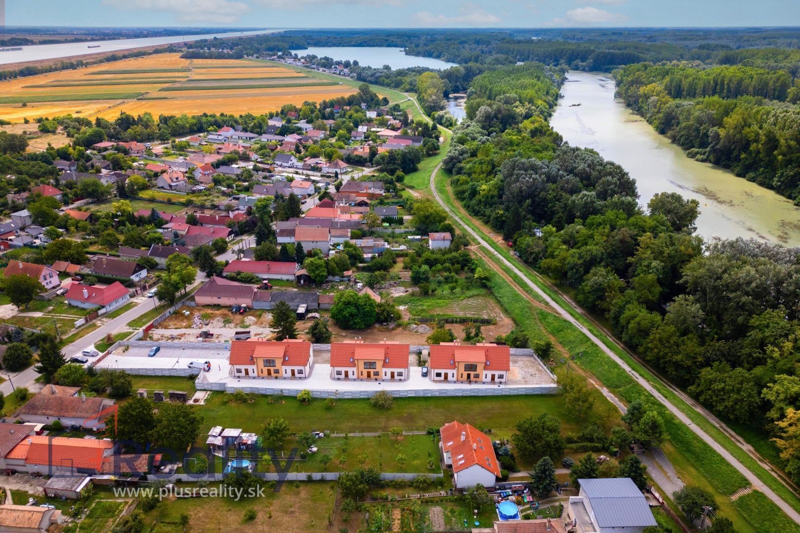 Rodinný dom v uzavretom obytnom komplexe v obci Vojka nad Dunajom na predaj!