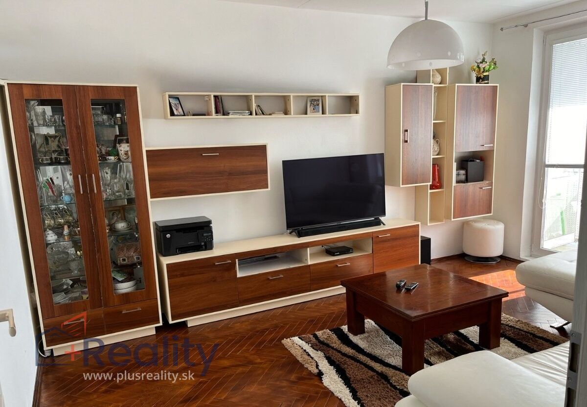 Slnečný 2 izbový byt s balkónom v mestskej časti Bratislava Nové Mesto- Kramáre na Višňovej ulici na prenájom!
