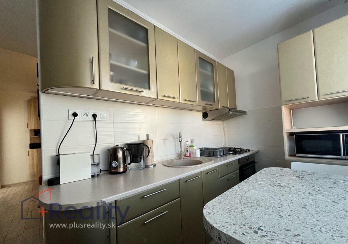 Slnečný 2 izbový byt s balkónom v mestskej časti Bratislava Nové Mesto- Kramáre na Višňovej ulici na prenájom!