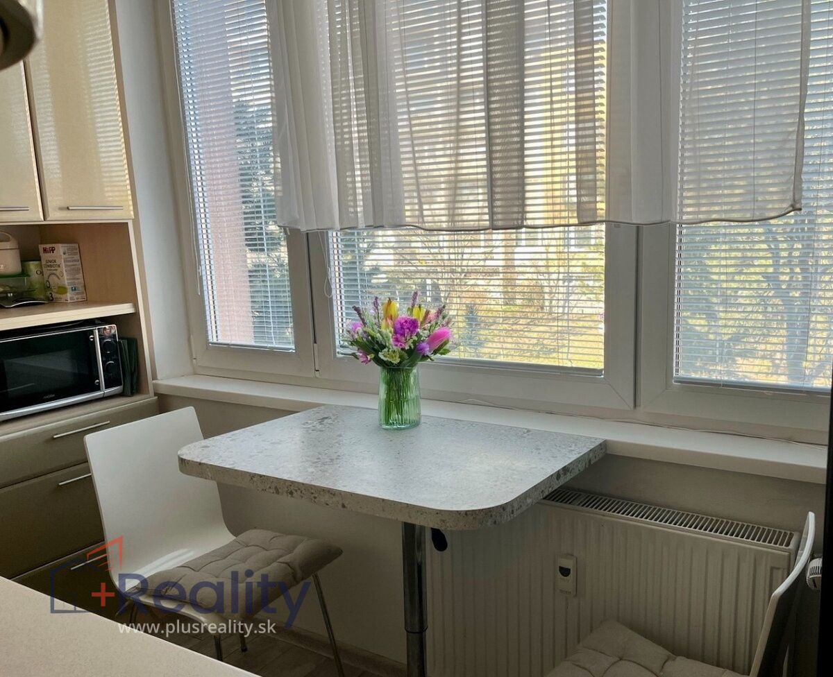 Slnečný 2 izbový byt s balkónom v mestskej časti Bratislava Nové Mesto- Kramáre na Višňovej ulici na prenájom!