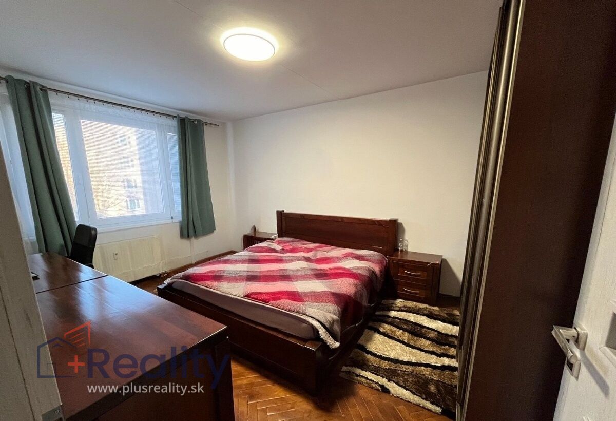 Slnečný 2 izbový byt s balkónom v mestskej časti Bratislava Nové Mesto- Kramáre na Višňovej ulici na prenájom!