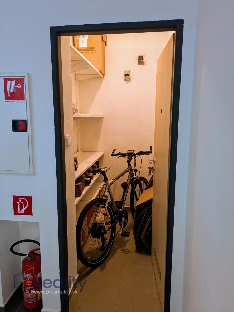 Slnečný 3 izbový byt v mestskej časti Bratislava Vajnory na ulici Pri mlyne na prenájom!