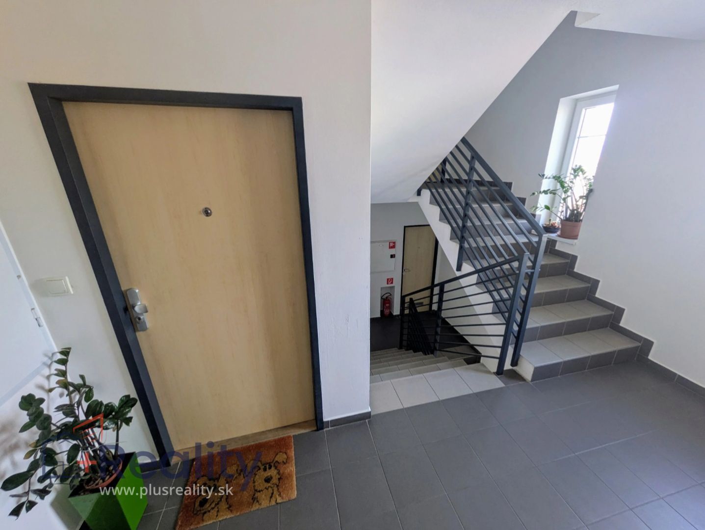 Slnečný 3 izbový byt v mestskej časti Bratislava Vajnory na ulici Pri mlyne na prenájom!