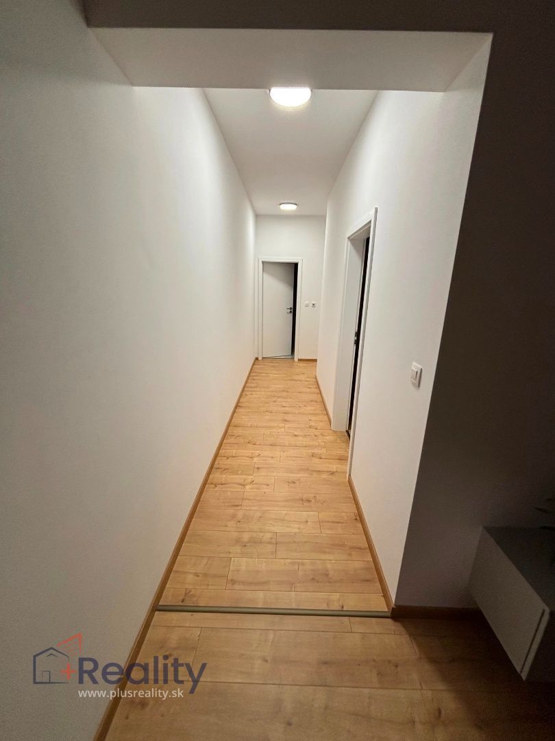 Trojizbový bytový dom v obci Miloslavov, časť Alžbetin Dvor na prenájom!