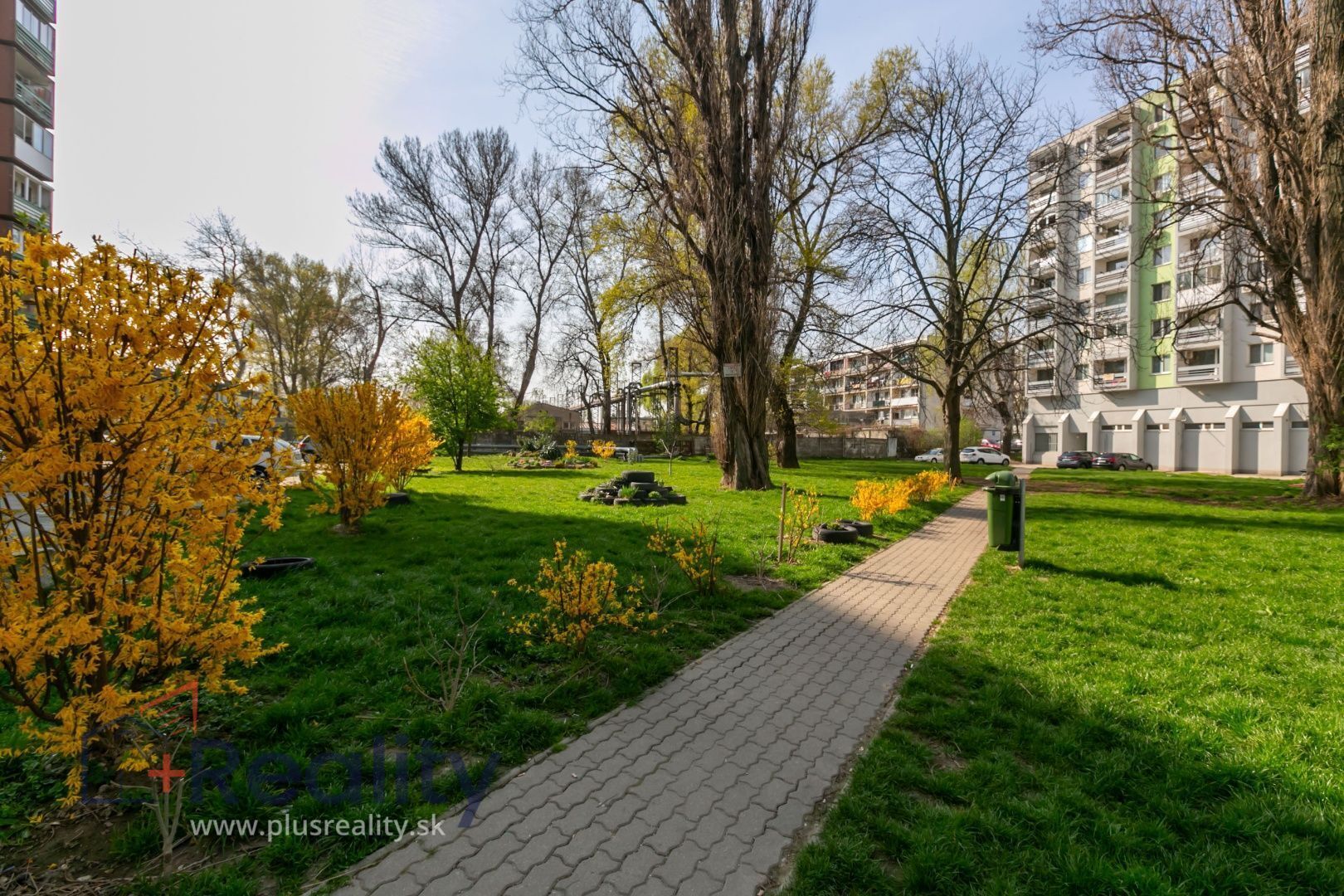 Útulný dvojizbový byt s parkovaním v lokalite Bratislava Ružinov na ulici Vlčie hrdlo na predaj!