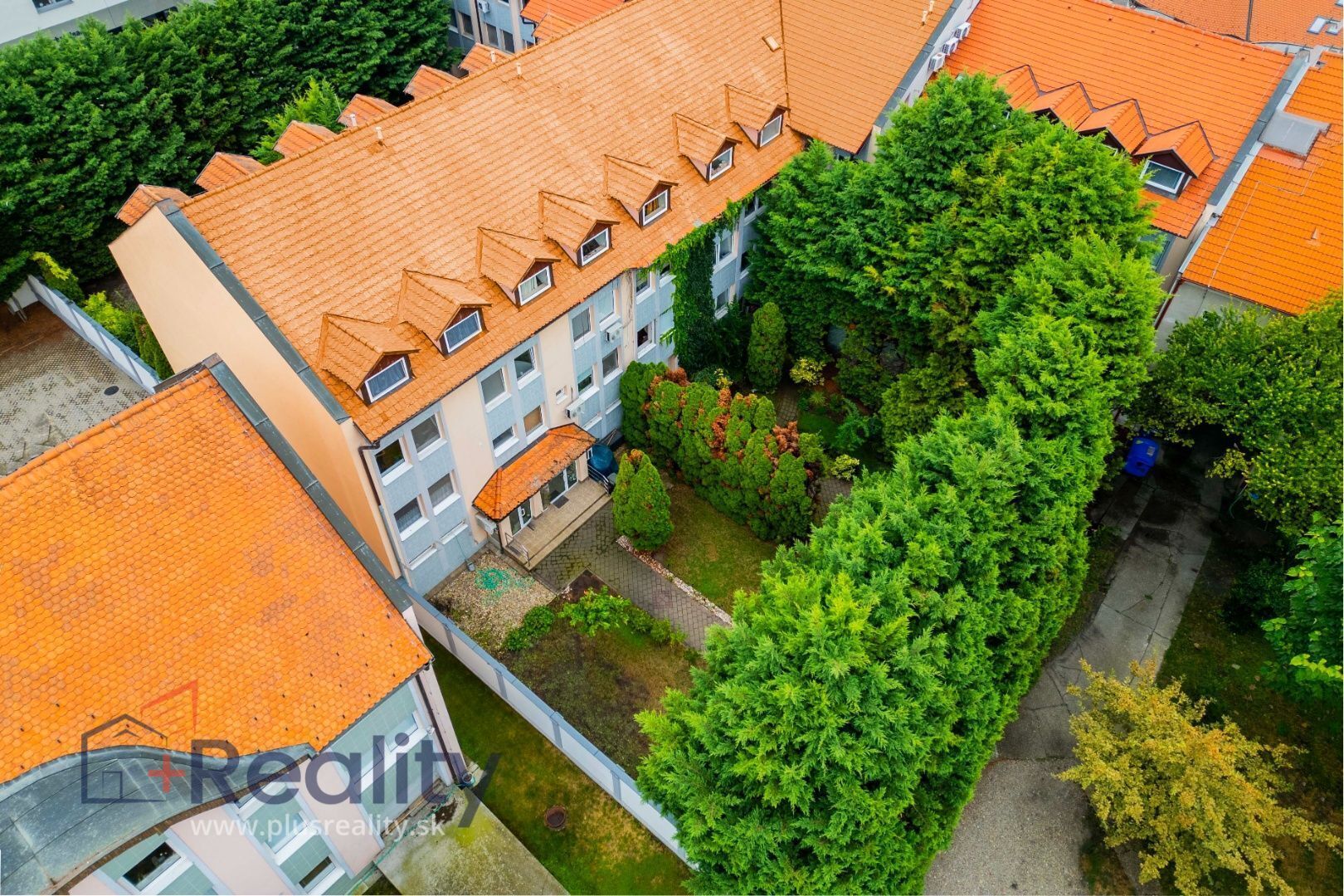 ZNÍŽENÁ CENA  I Poschodový trojpodlažný dom v radovej zástavbe v centre mesta Dunajská Streda na predaj!