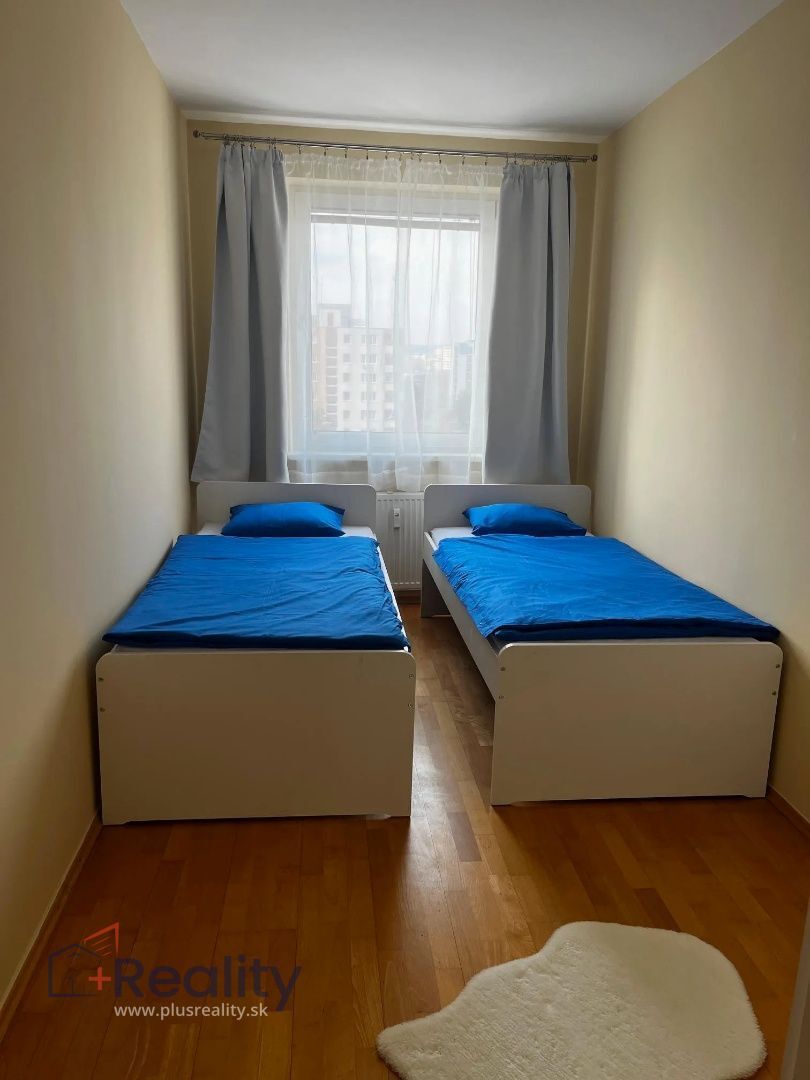Zrekonštruovaný dvojizbový izbový byt s balkónom v mestskej časti Bratislava Ružinov na Mierovej ulici na prenájom!