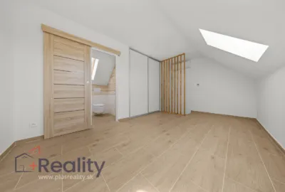 Dvojizbový byt s vlastnou záhradkou v meste Bratislava na predaj!