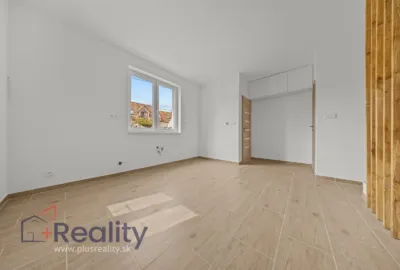 Dvojizbový byt s vlastnou záhradkou v meste Bratislava na predaj!