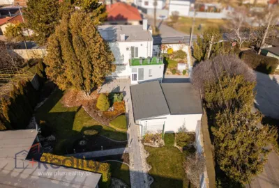 Dvojpodlažný rodinný dom s veľkým pozemkom v obci Topoľníky na predaj!