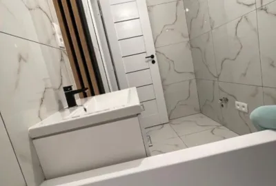 Kompletne zrekonštruovaný trojizbový byt v meste Dunajská Streda na predaj!
