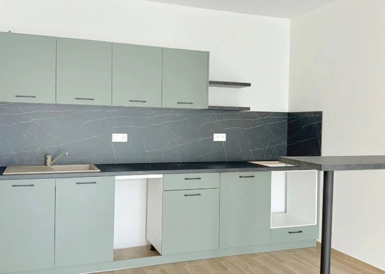 Krásny, nový 3 izbový byt s balkónom a s dvomi parkovacími státiami v meste Dunajská Streda na predaj!
