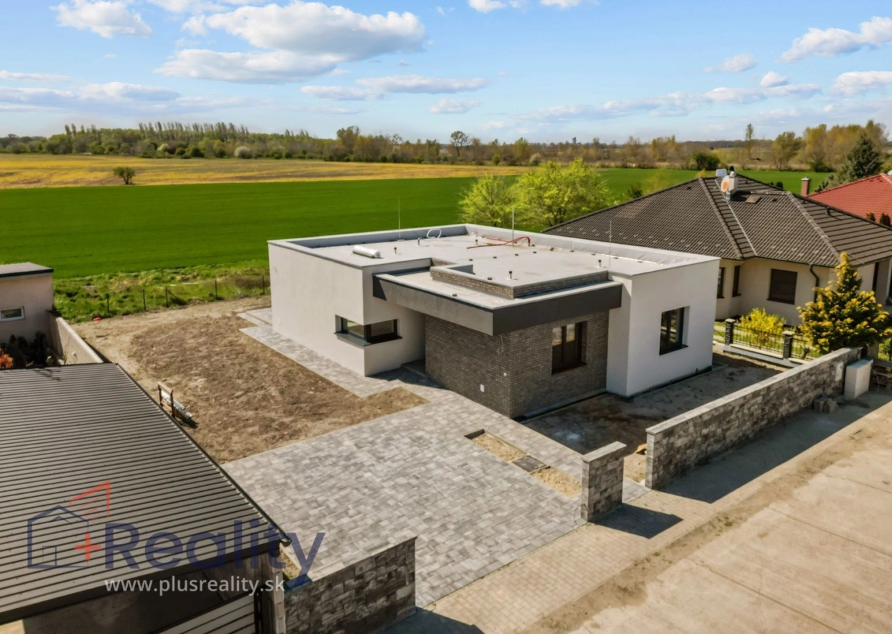 Moderný štvorizbový rodinný dom v obci Michal na Ostrove na predaj!