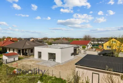 Moderný štvorizbový rodinný dom v obci Michal na Ostrove na predaj!