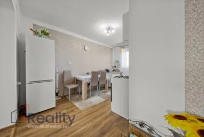 PLUS REALITY Trojizbový byt so záhradou a garážou v meste Veľký Meder na predaj!