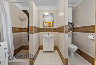 PLUS REALITY Trojizbový byt so záhradou a garážou v meste Veľký Meder na predaj!