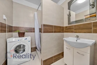 PLUS REALITY Trojizbový byt so záhradou a garážou v meste Veľký Meder na predaj!