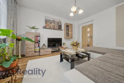 PLUS REALITY Trojizbový byt so záhradou a garážou v meste Veľký Meder na predaj!