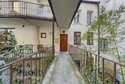 Priestranný 1-izbový byt v historickom centre mesta Bratislava na predaj!