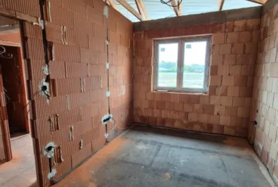 REZERVOVANÉ I 4 izbový dom / bungalov, v štádiu výstavby v obci Povoda na predaj!