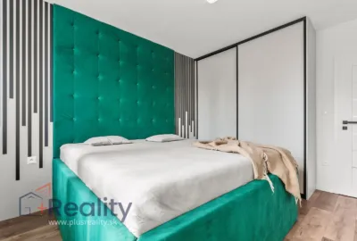 REZERVOVANÉ | Luxusne zariadený rodinný dom v obci Kráľovičove Kračany na predaj!