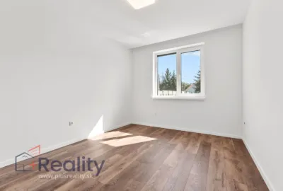 REZERVOVANÉ | Luxusne zariadený rodinný dom v obci Kráľovičove Kračany na predaj!