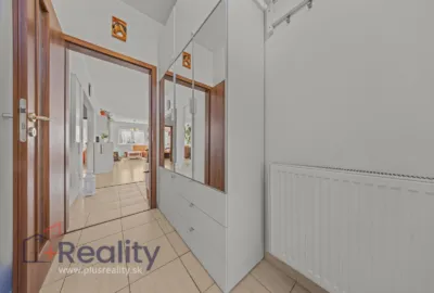 REZERVOVANÉ | Na predaj 3-i nízkoenergetická novostavba montovaného RD, je súčasťou dvojdomu, vlastný pozemok - 345 m2