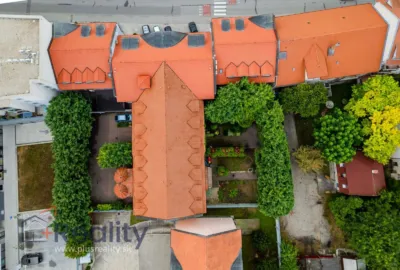 REZERVOVANÉ | Poschodový trojpodlažný dom v radovej zástavbe v centre mesta Dunajská Streda na predaj!