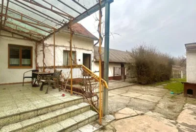 Rodinný dom s terasou a s veľkým pozemkom v obci Vydrany na predaj!