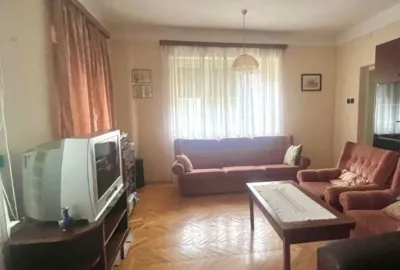 Rodinný dom s terasou a s veľkým pozemkom v obci Vydrany na predaj!