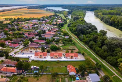 Rodinný dom v uzavretom obytnom komplexe v obci Vojka nad Dunajom na predaj!