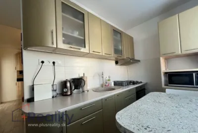 Slnečný 2 izbový byt s balkónom v mestskej časti Bratislava Nové Mesto- Kramáre na Višňovej ulici na prenájom!