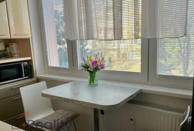 Slnečný 2 izbový byt s balkónom v mestskej časti Bratislava Nové Mesto- Kramáre na Višňovej ulici na prenájom!