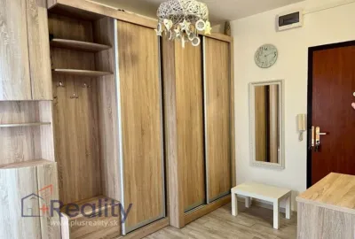 Slnečný 2 izbový byt s balkónom v mestskej časti Bratislava Nové Mesto- Kramáre na Višňovej ulici na prenájom!
