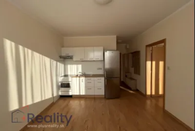 Slnečný 2 izbový byt v meste Pezinok na predaj!
