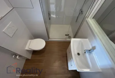 Slnečný 2 izbový byt v meste Pezinok na predaj!